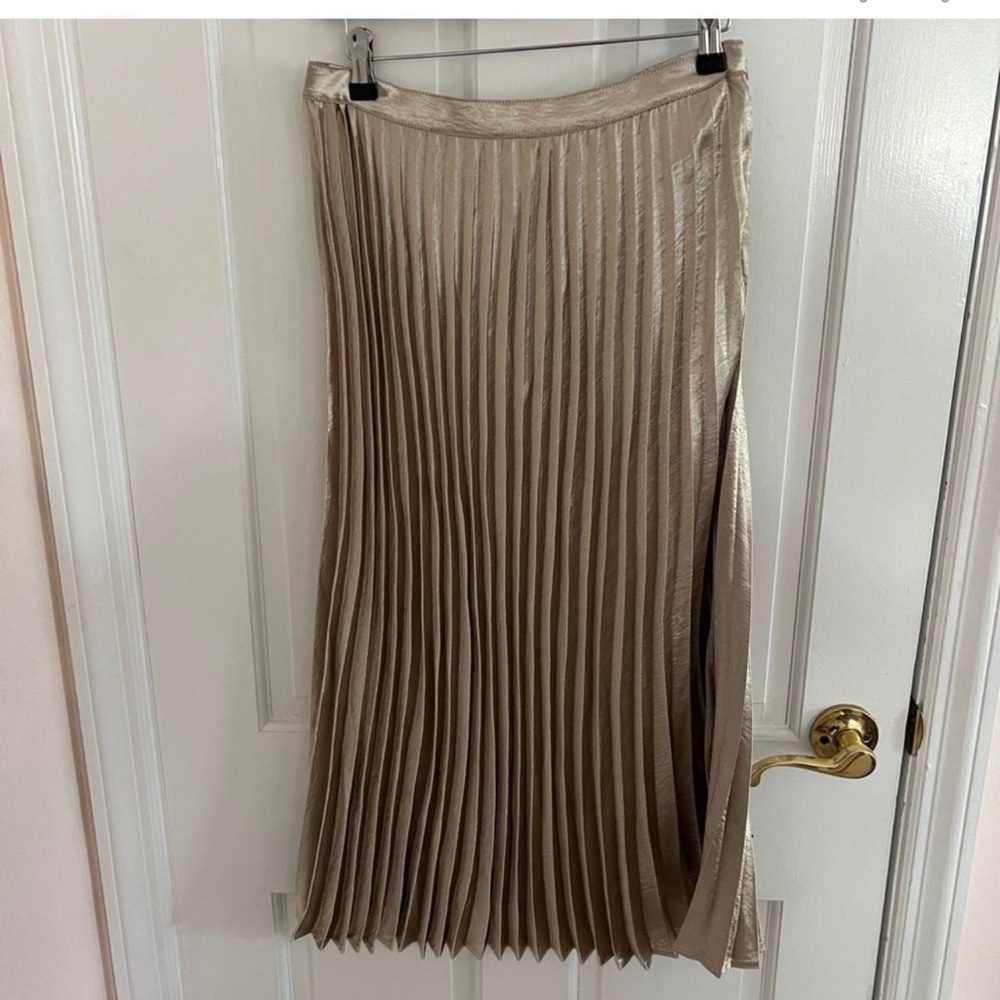 Tahari lamé skirt